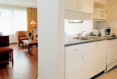 Robson Suites Ванкувър Екстериор снимка