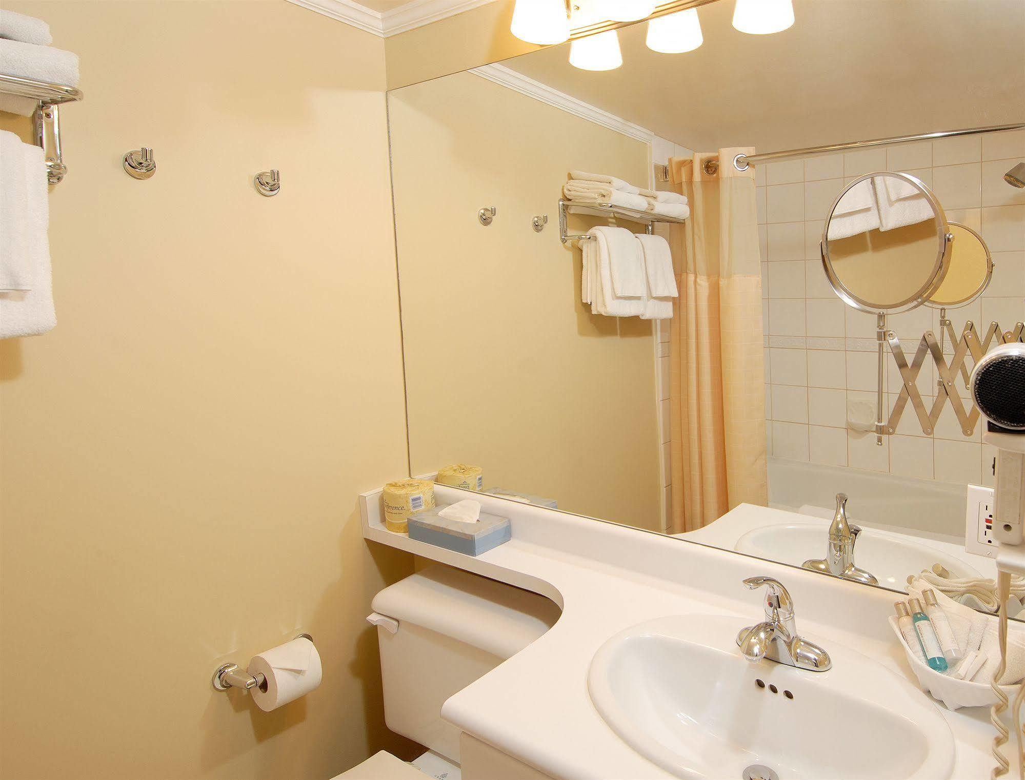 Robson Suites Ванкувър Екстериор снимка